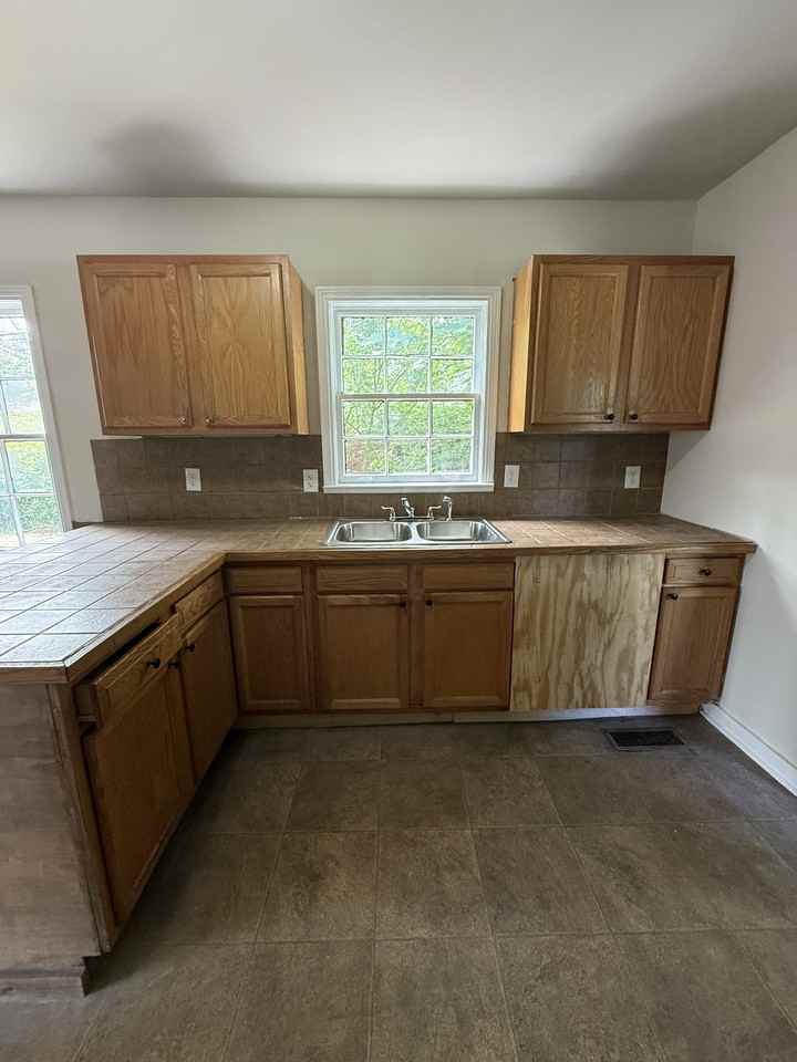 1212 Mims St Sw #1 - Photo 4 of 9