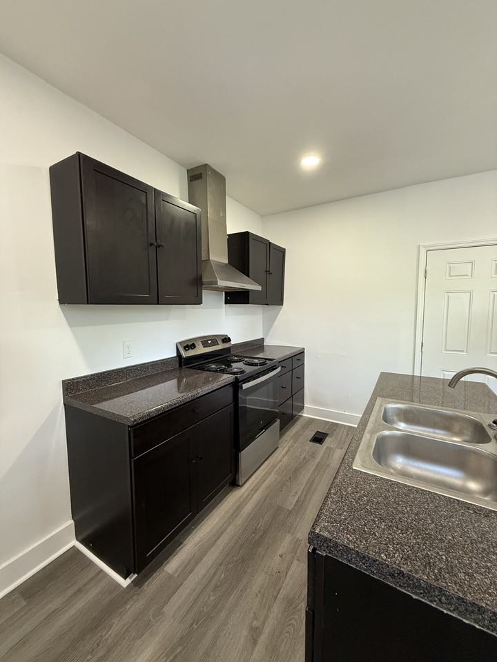 1031 Cotton Ave Sw #1 - Photo 5 of 10