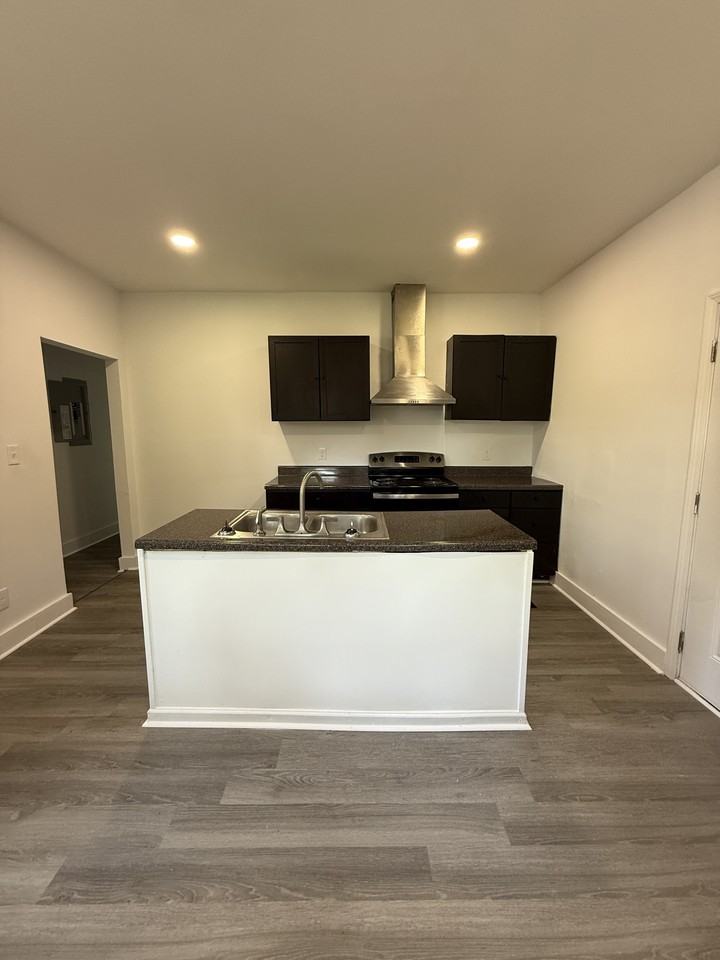 1031 Cotton Ave Sw #1 - Photo 6 of 10