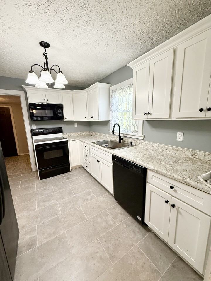 533 Kirkpatrick Ave #1 - Photo 5 of 15