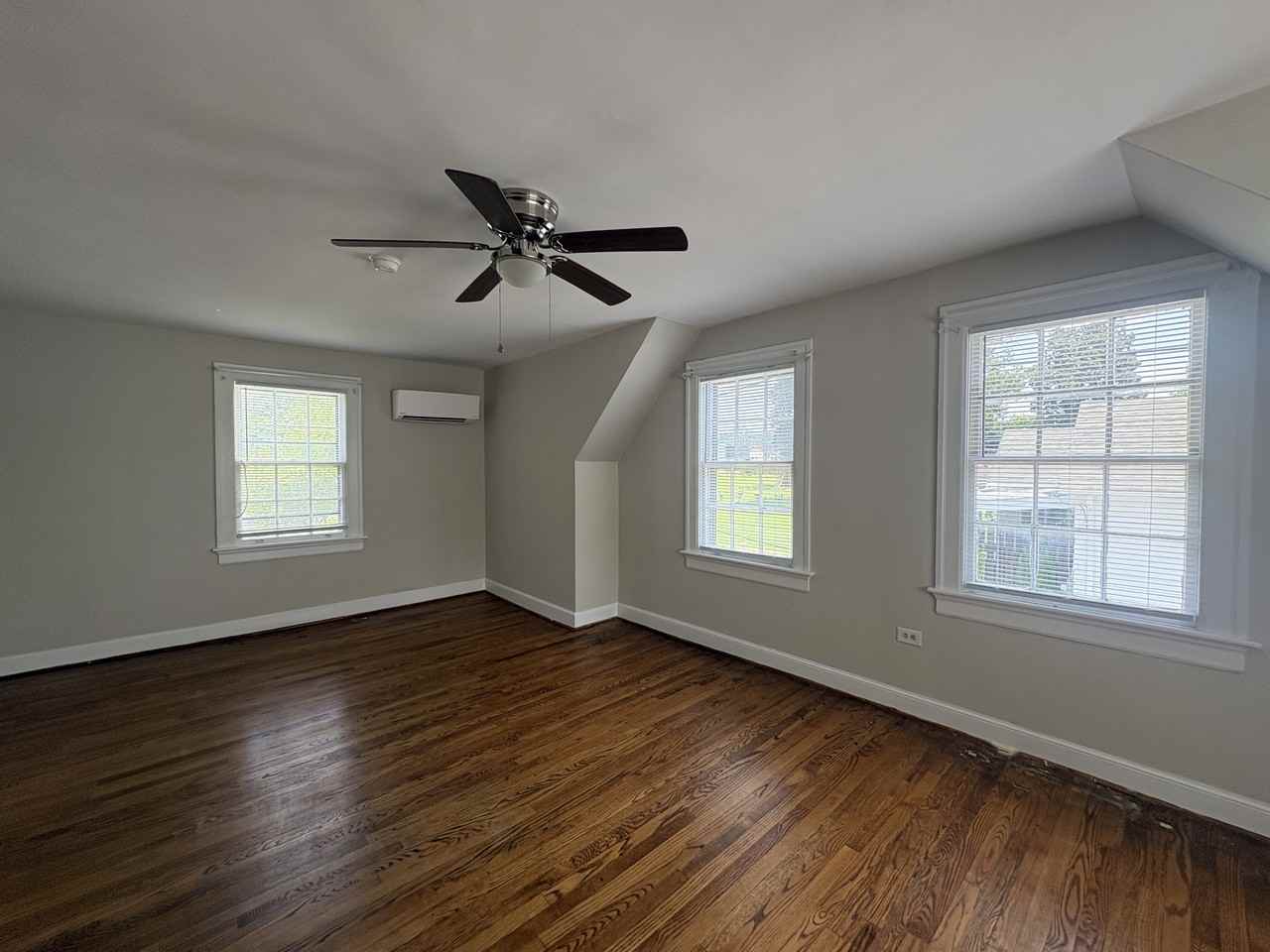 142 Grove Ave #1 - Photo 4 of 14