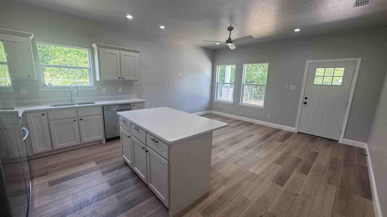 3211 Bourland St #1 - Photo 4 of 19
