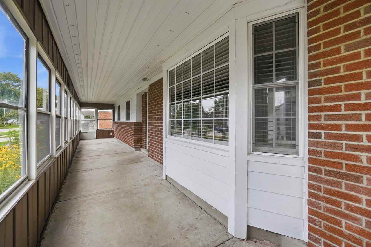 27 Laurelgrove Dr #1 - Photo 5 of 34