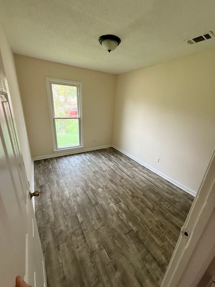 306 Willow St - Photo 2 of 11