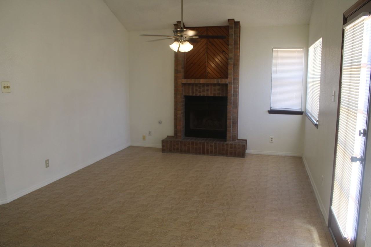 1472 Sierra De Oro Dr - Photo 3 of 25