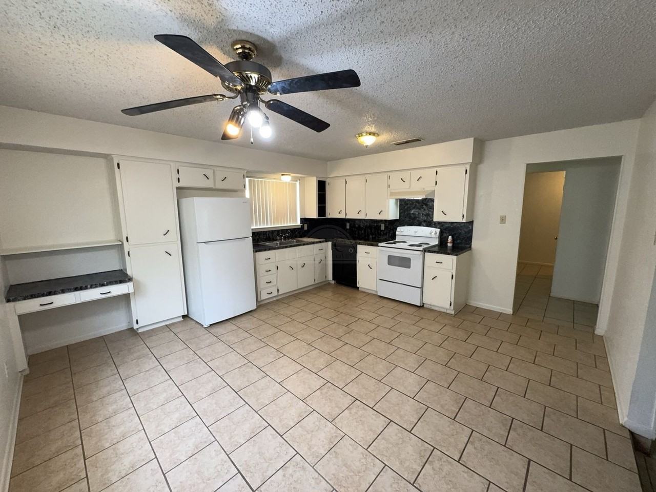 2408 Carnation Dr - Photo 5 of 16