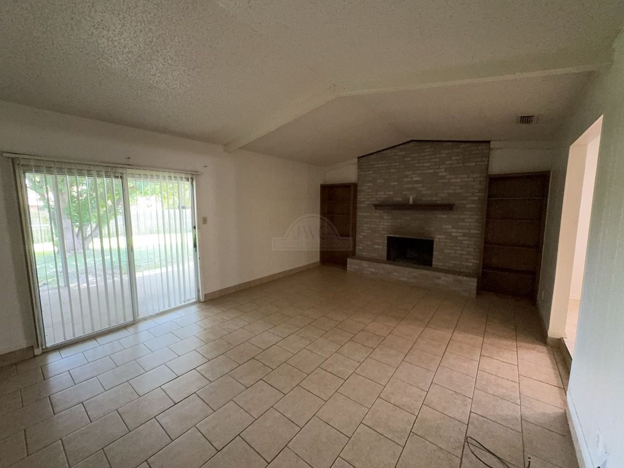 2408 Carnation Dr - Photo 6 of 16