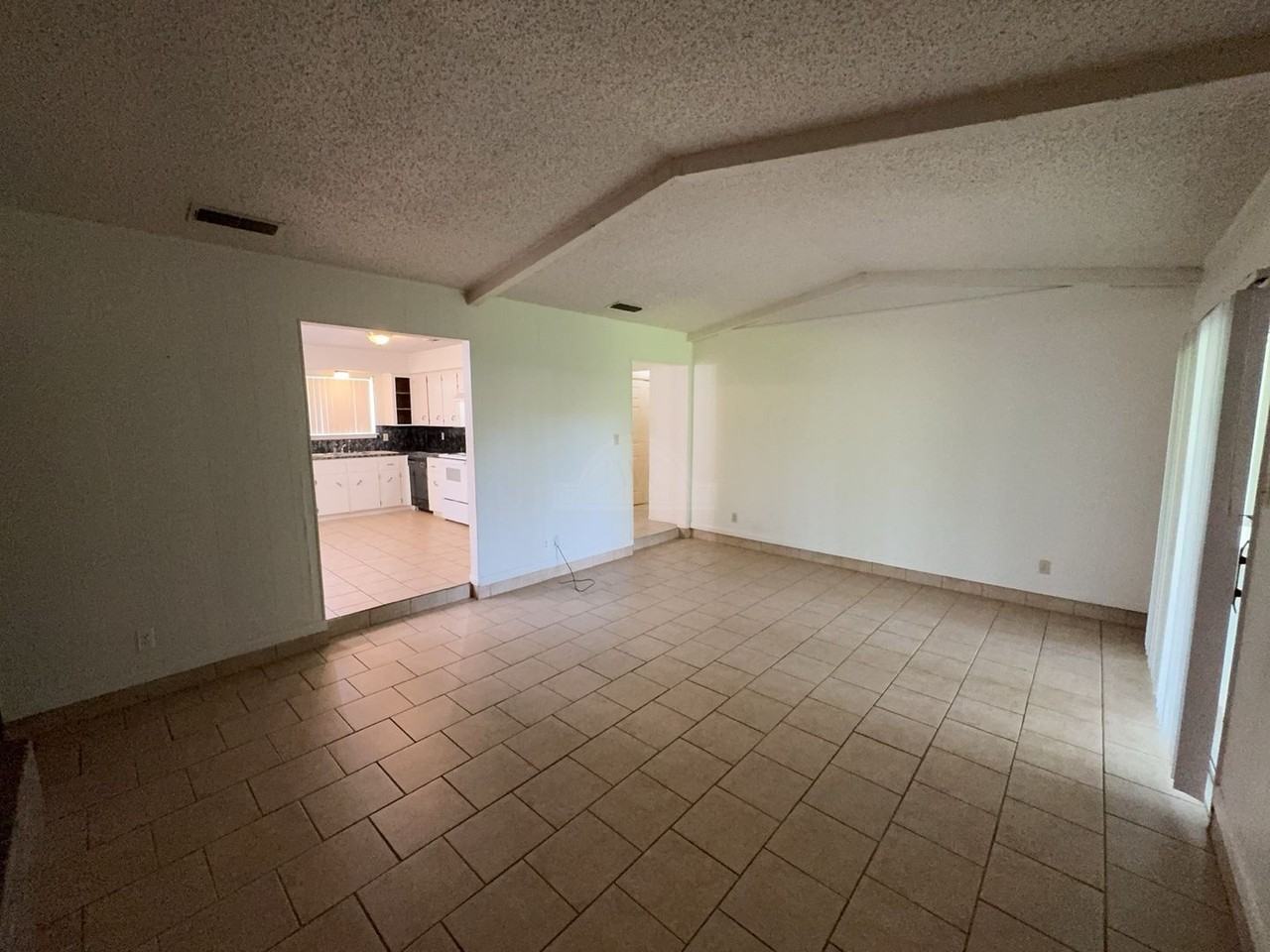 2408 Carnation Dr - Photo 7 of 16