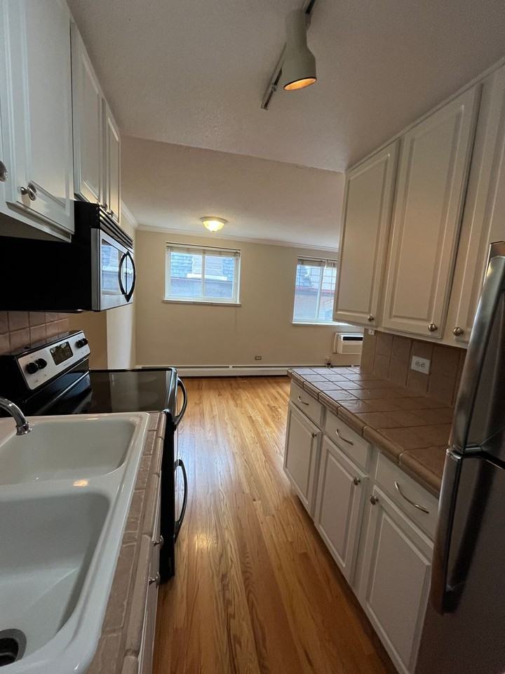1242 Gaylord St #102 - Photo 5 of 12