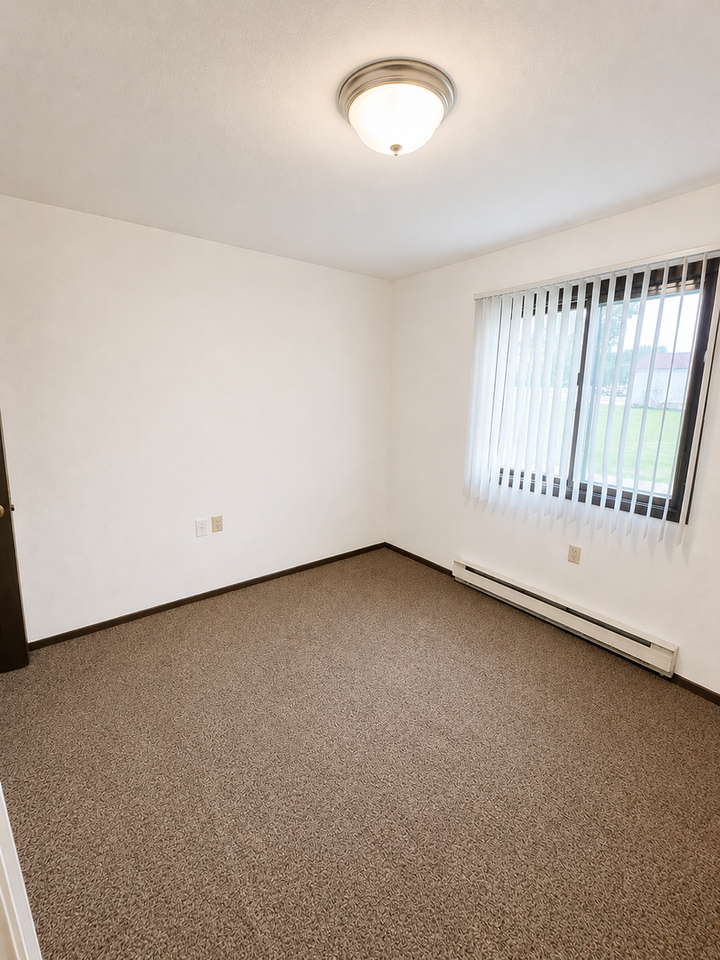 938 Farnham St - Photo 5 of 7