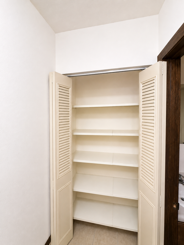 938 Farnham St - Photo 7 of 7