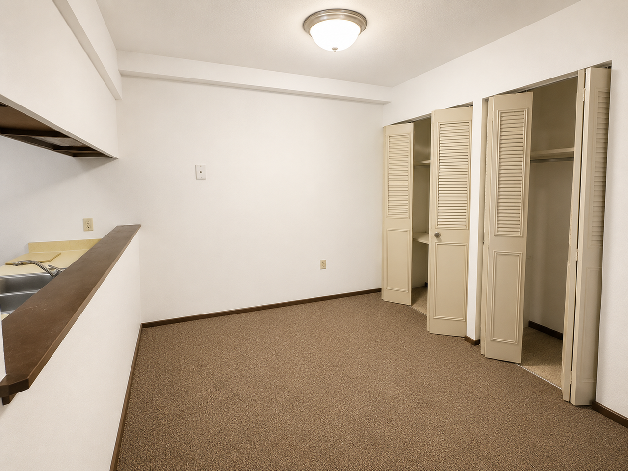 938 Farnham St - Photo 2 of 7