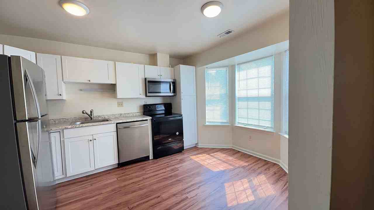 424 Peregrine St - Photo 3 of 11