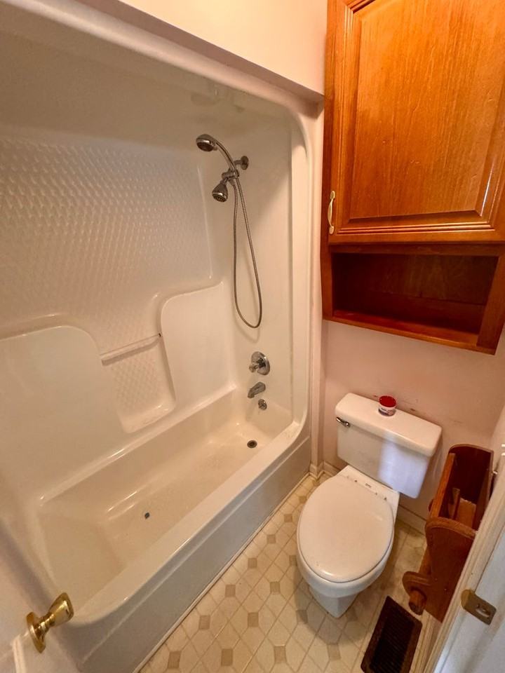 1374 Edwin St - Photo 3 of 10