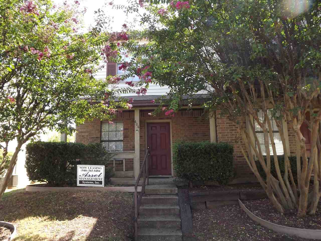 606 W Collins St - Photo 3 of 16