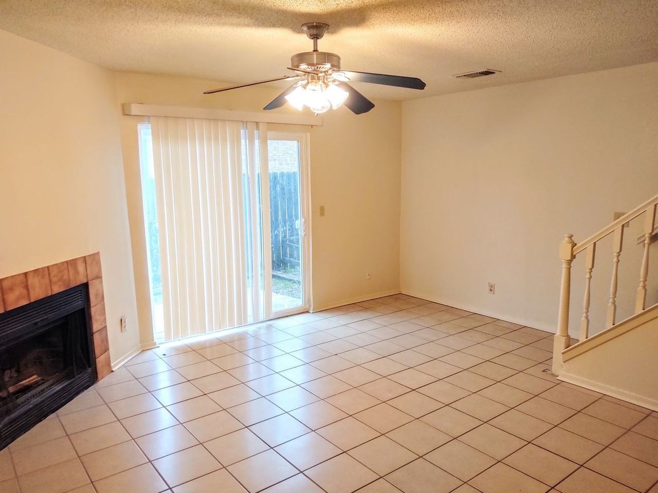 606 W Collins St - Photo 5 of 16