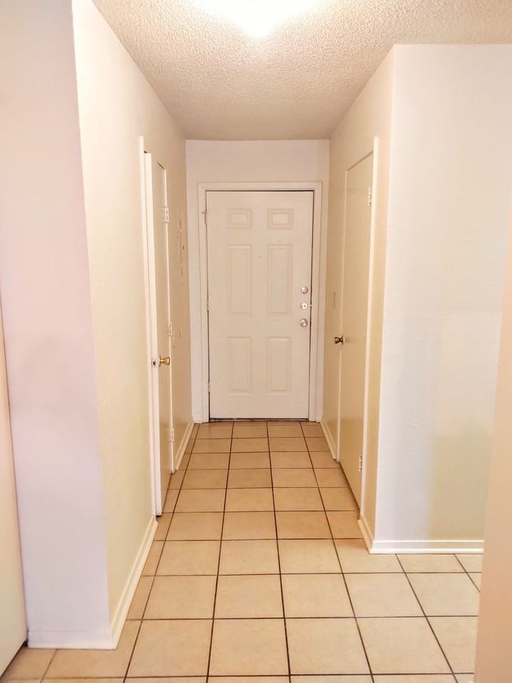 606 W Collins St - Photo 6 of 16