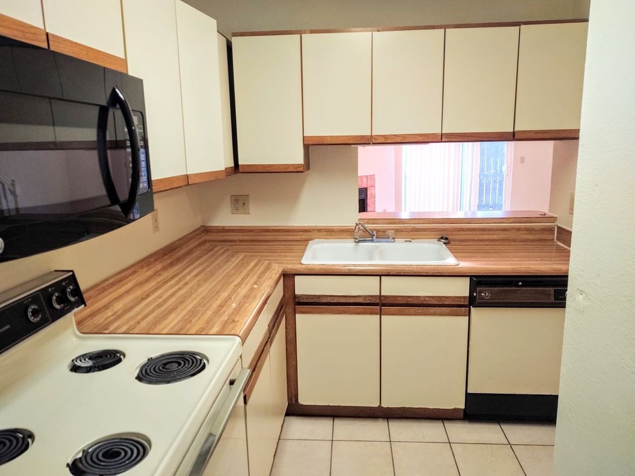 606 W Collins St - Photo 7 of 16