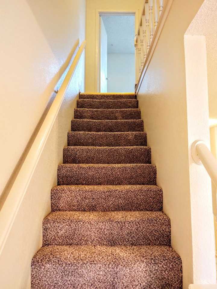 606 W Collins St - Photo 7 of 17
