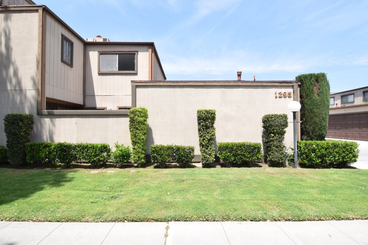 1295 Elm Ave - Photo 2 of 23