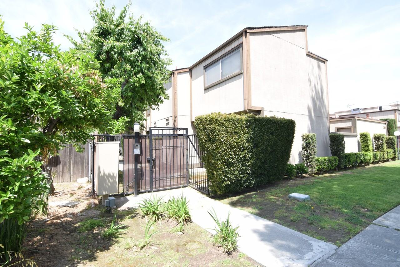 1295 Elm Ave - Photo 3 of 23
