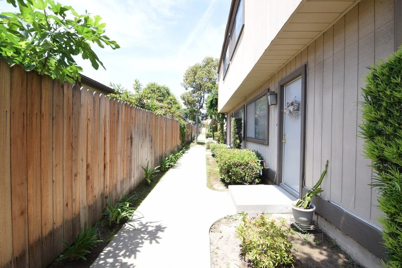 1295 Elm Ave - Photo 4 of 23