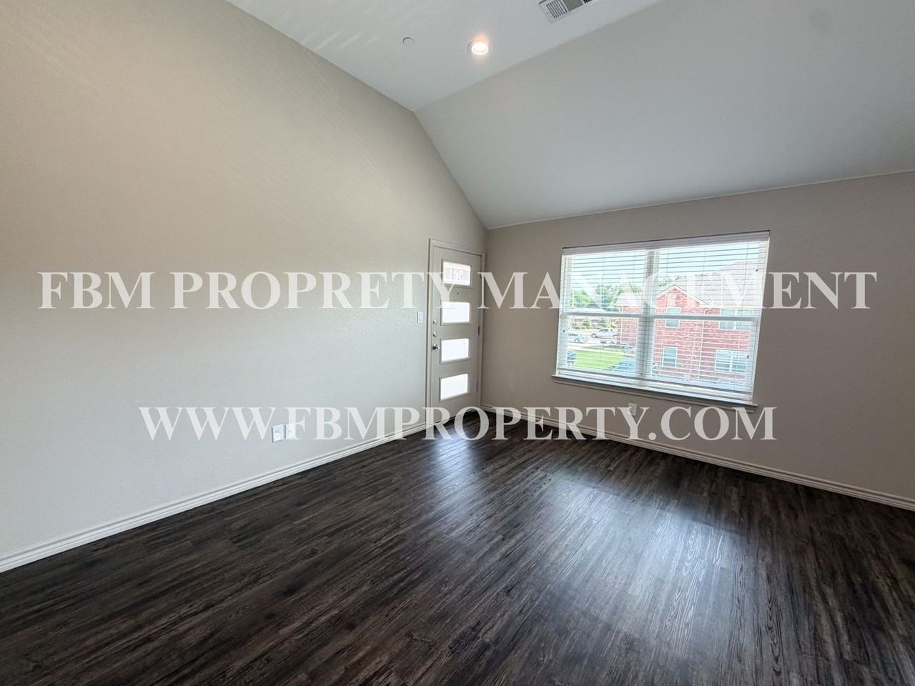 1203 N Clay St #521 - Photo 3 of 17