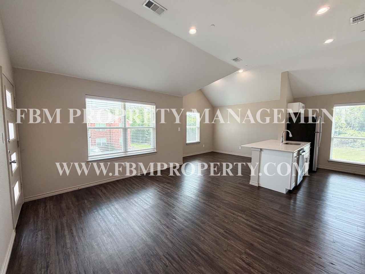 1203 N Clay St #521 - Photo 4 of 17