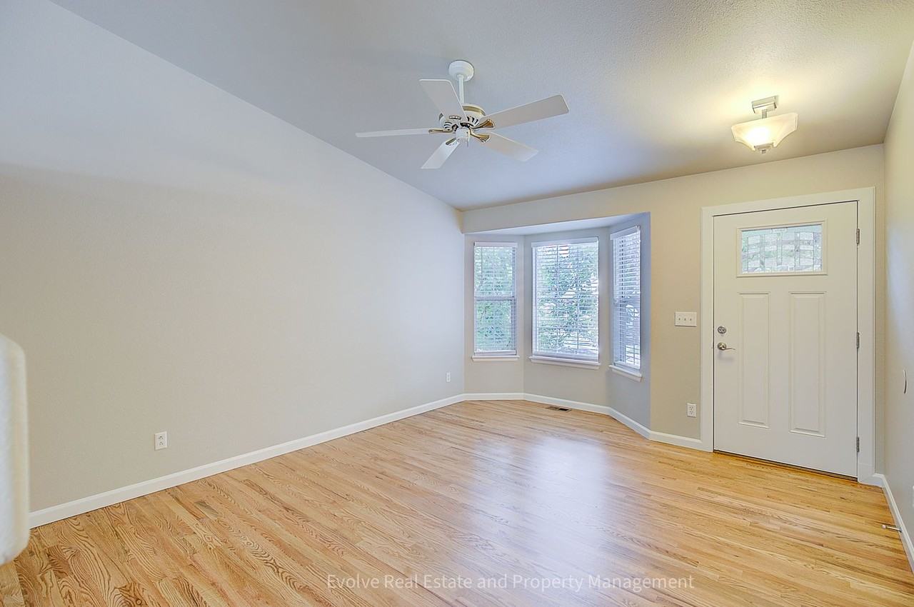 9641 Cove Creek Dr - Photo 4 of 27