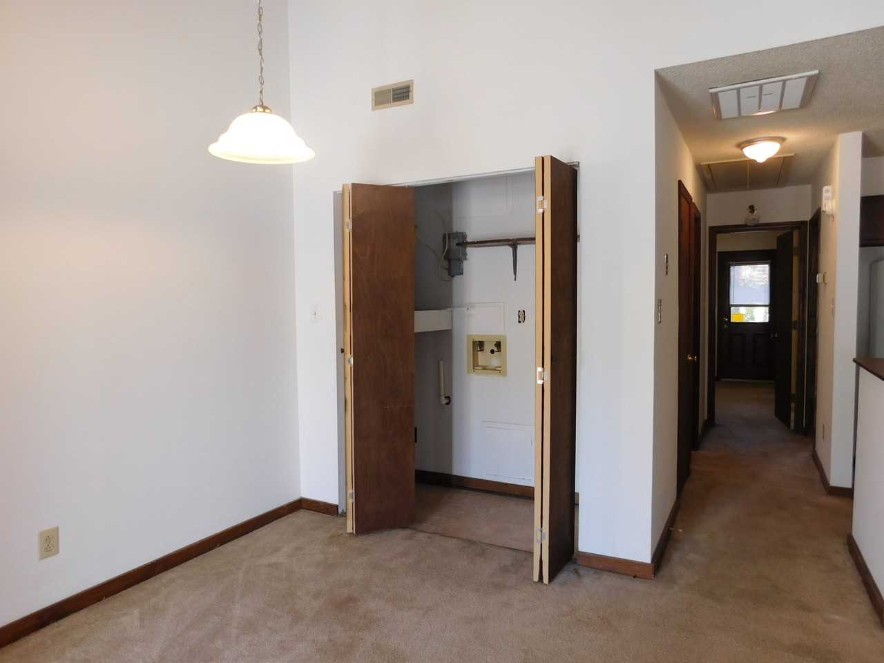1524 College Way - Photo 3 of 8