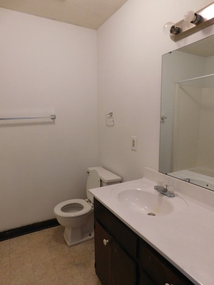 1524 College Way - Photo 5 of 8