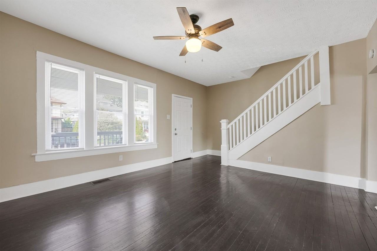 172 S Richardson Ave - Photo 3 of 30