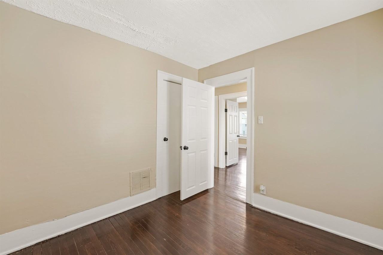 172 S Richardson Ave - Photo 6 of 30