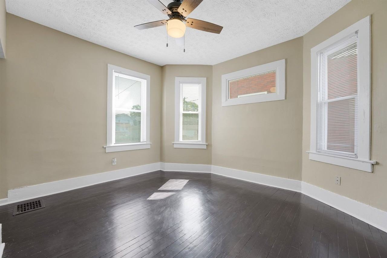 172 S Richardson Ave - Photo 7 of 30