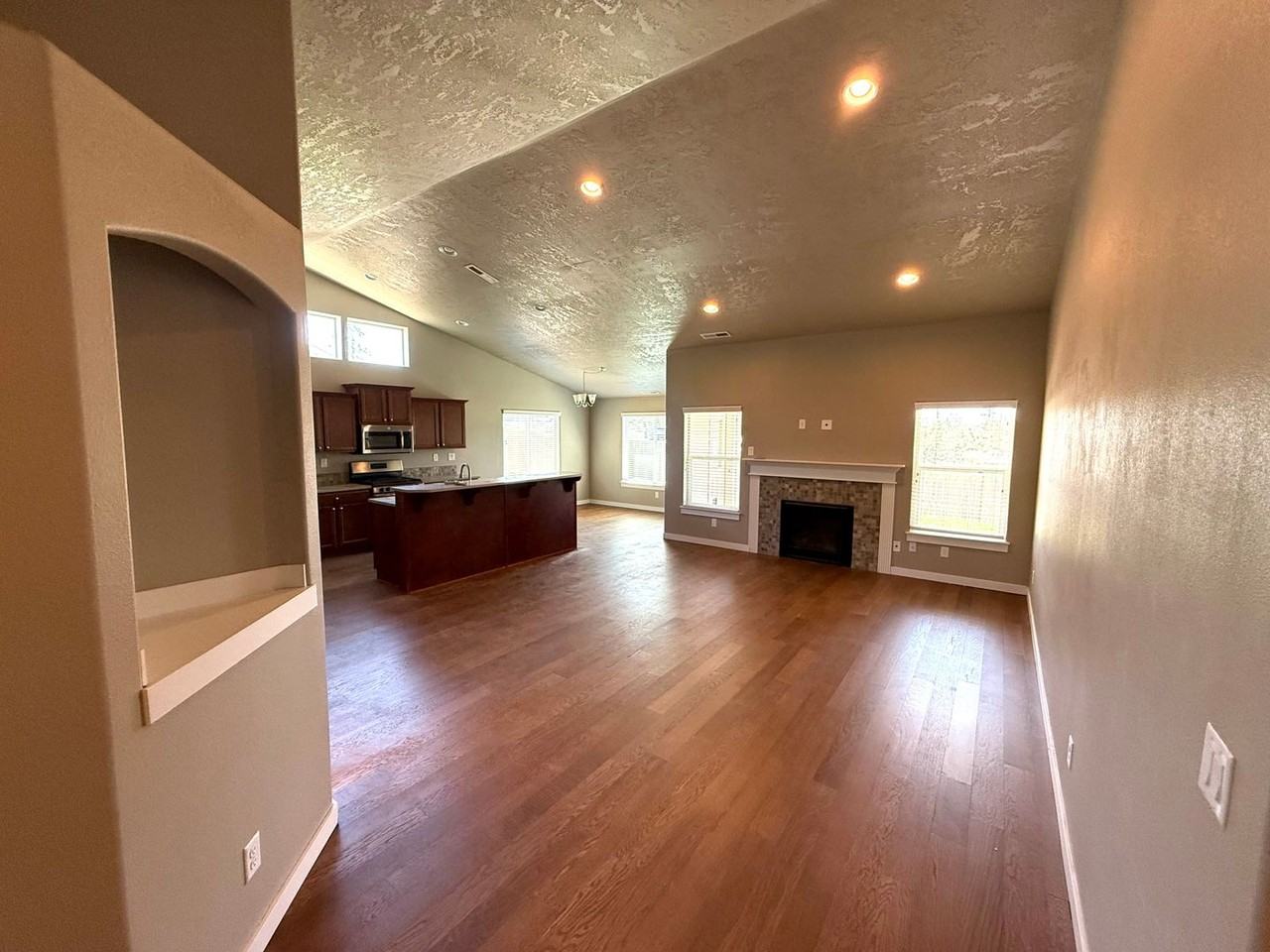 4832 Sw Volcano Ave - Photo 2 of 22