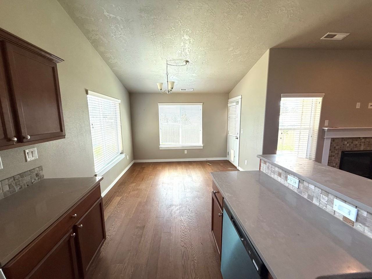 4832 Sw Volcano Ave - Photo 6 of 22