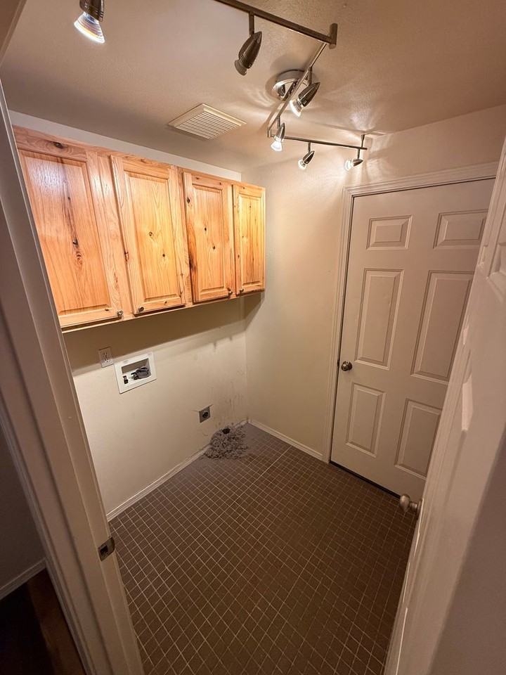 2218 Ne Carrie Ln - Photo 3 of 15