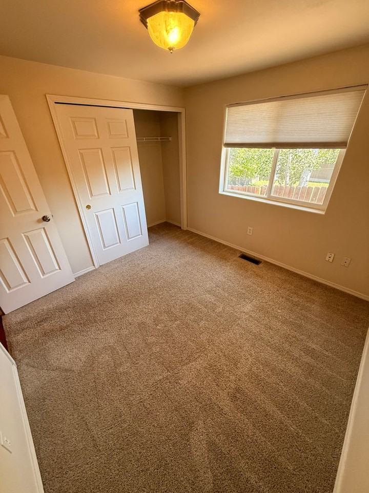 2218 Ne Carrie Ln - Photo 4 of 15