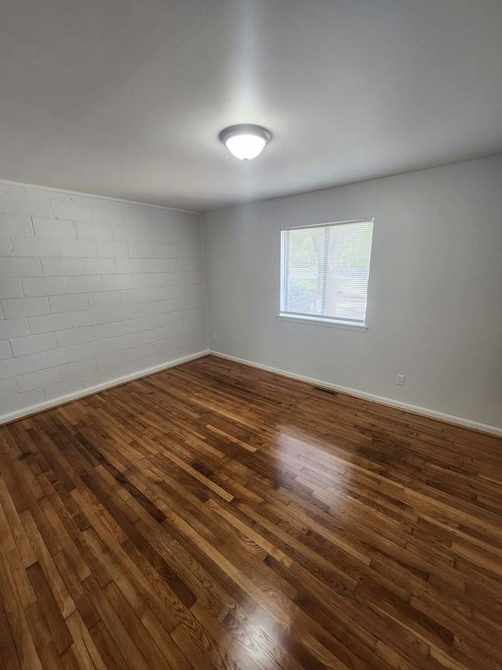 529 Hillsborough St #H2 - Photo 3 of 6