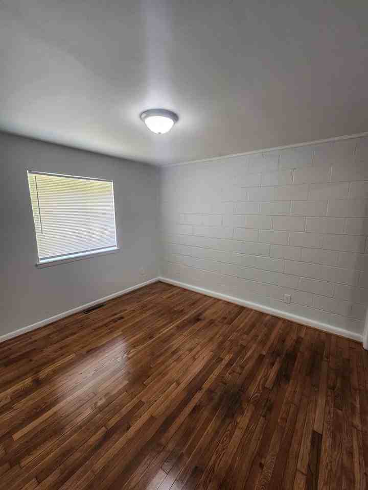 529 Hillsborough St #H2 - Photo 4 of 6