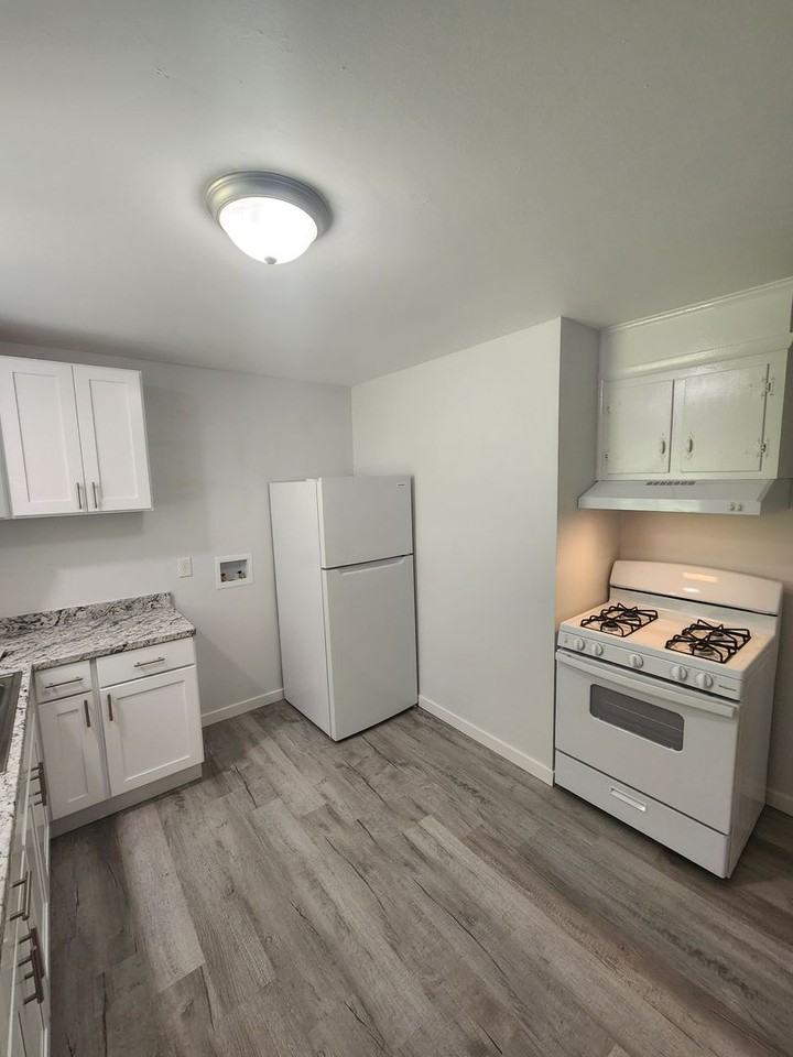 529 Hillsborough St #H2 - Photo 6 of 6