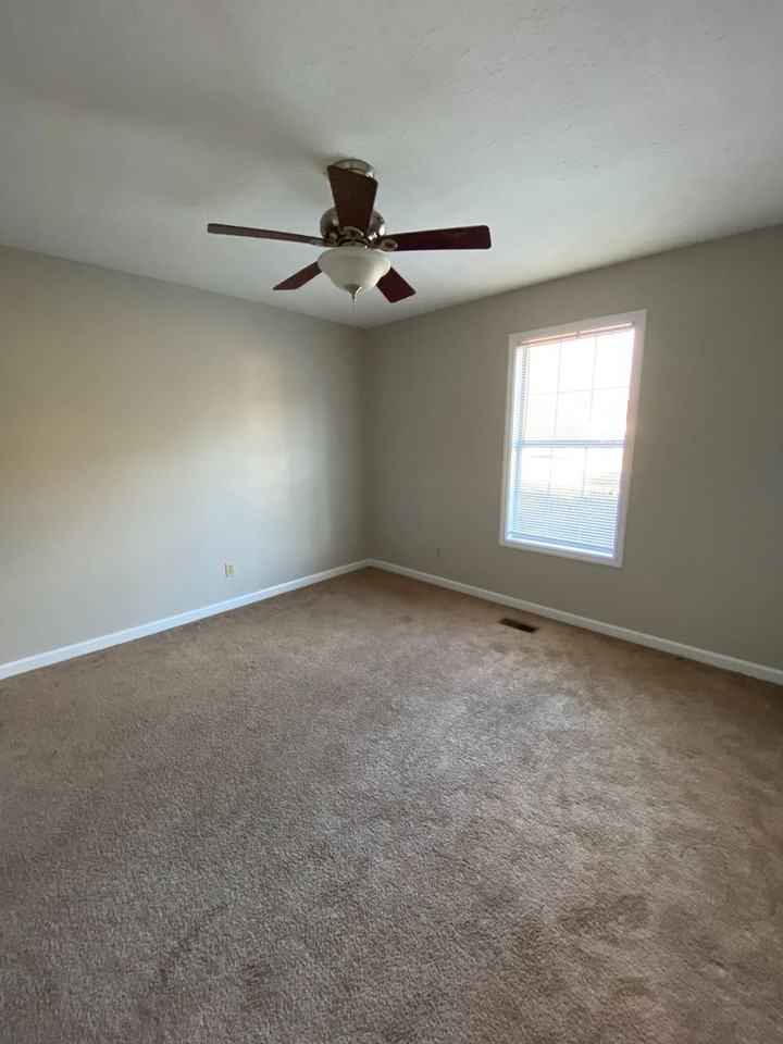 81 Eastwood Dr - Photo 4 of 10