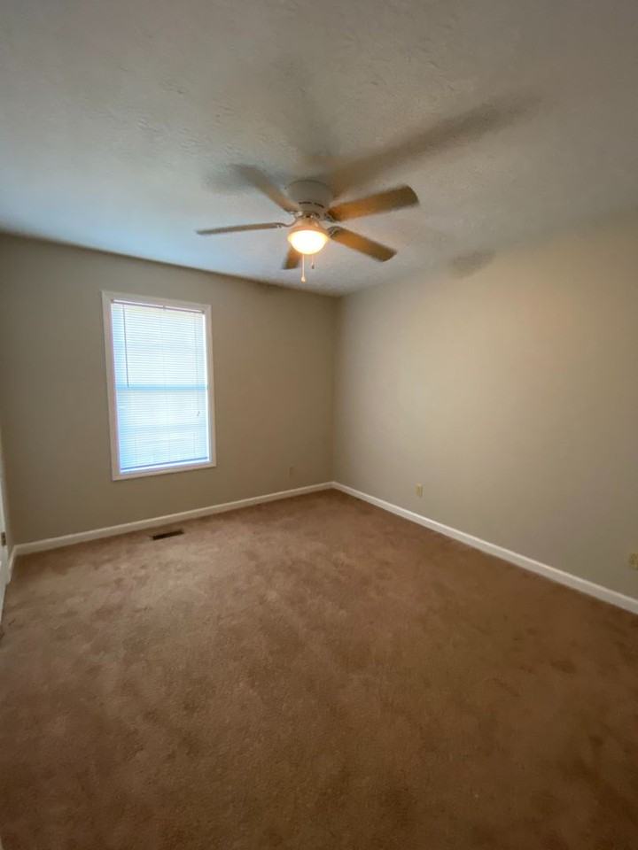 81 Eastwood Dr - Photo 6 of 10
