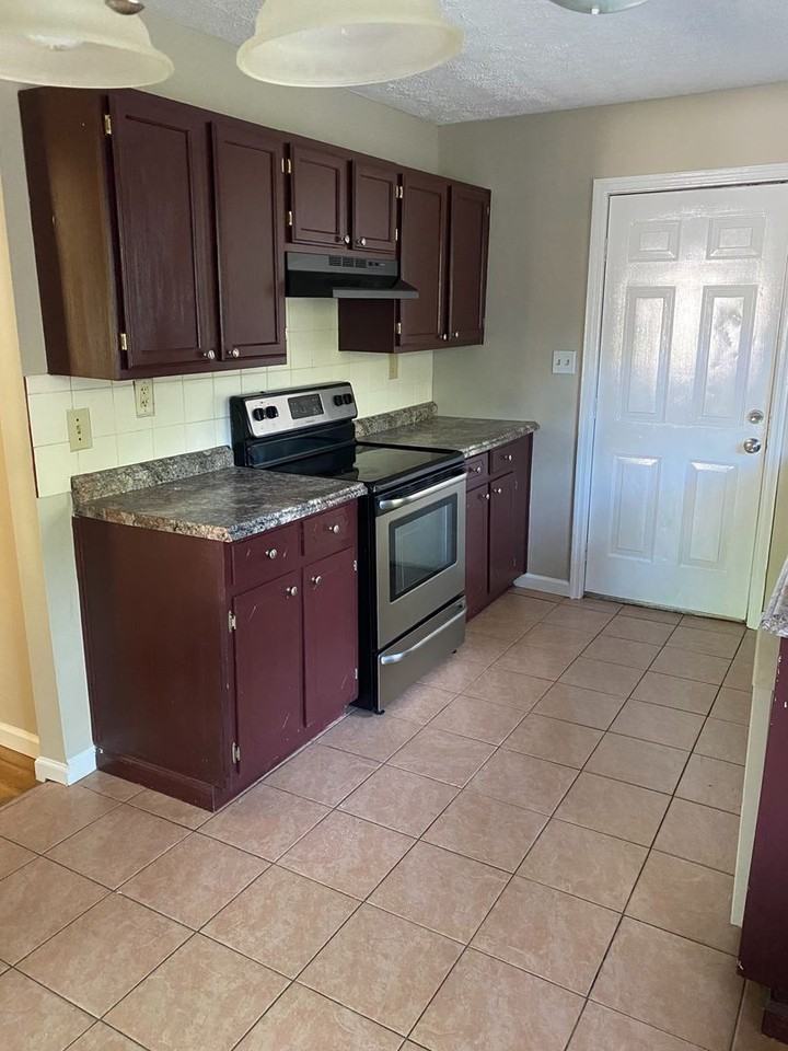 11 11 Avenue A Pelham Heights - Photo 3 of 10