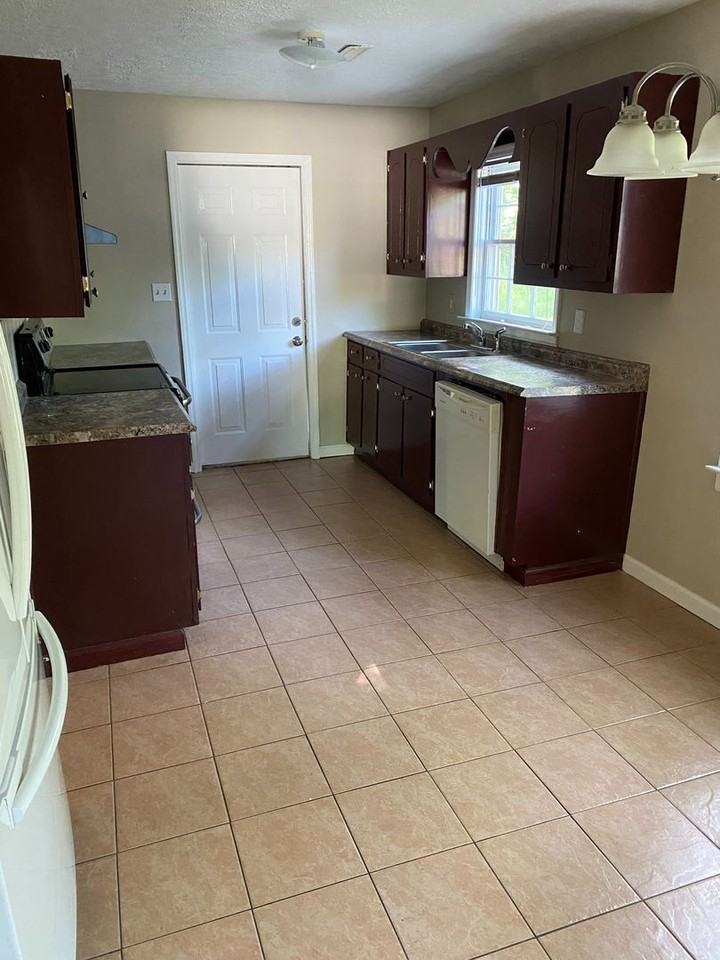11 11 Avenue A Pelham Heights - Photo 4 of 10