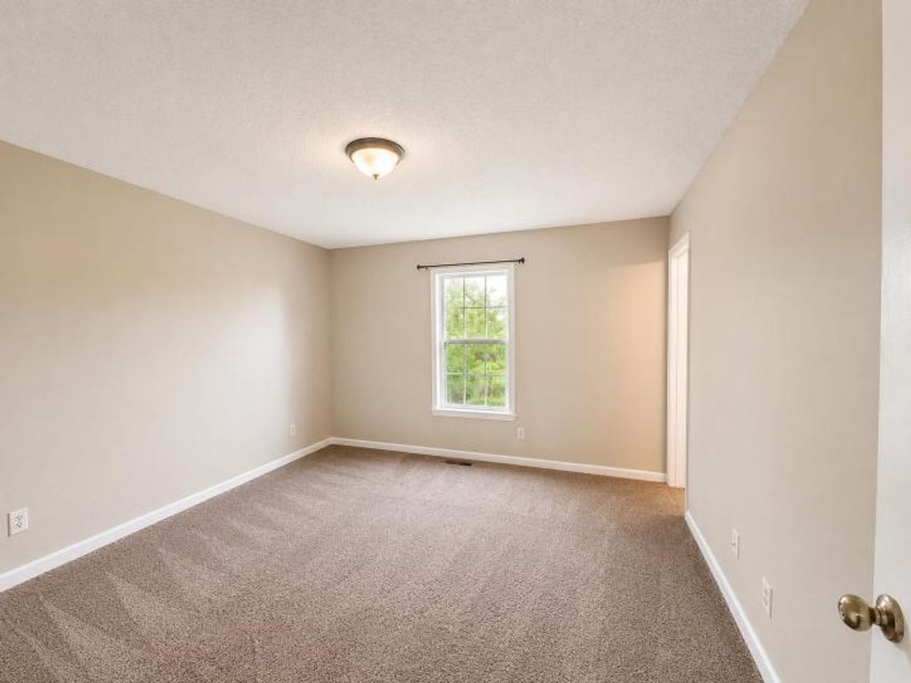 410 Eddy St - Photo 7 of 16