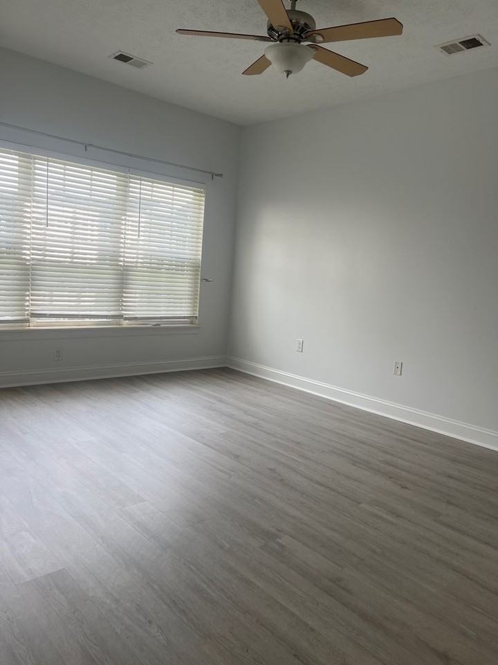 5090 Windsor Green Way #101 - Photo 4 of 25
