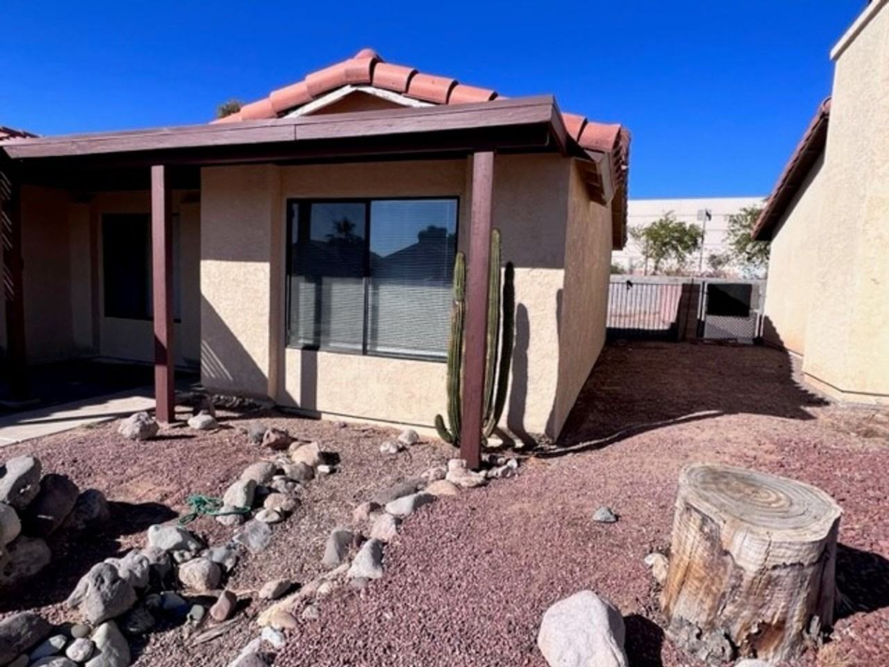 1621 Ash Ave - Photo 2 of 25