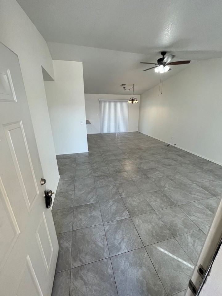 1621 Ash Ave - Photo 3 of 25