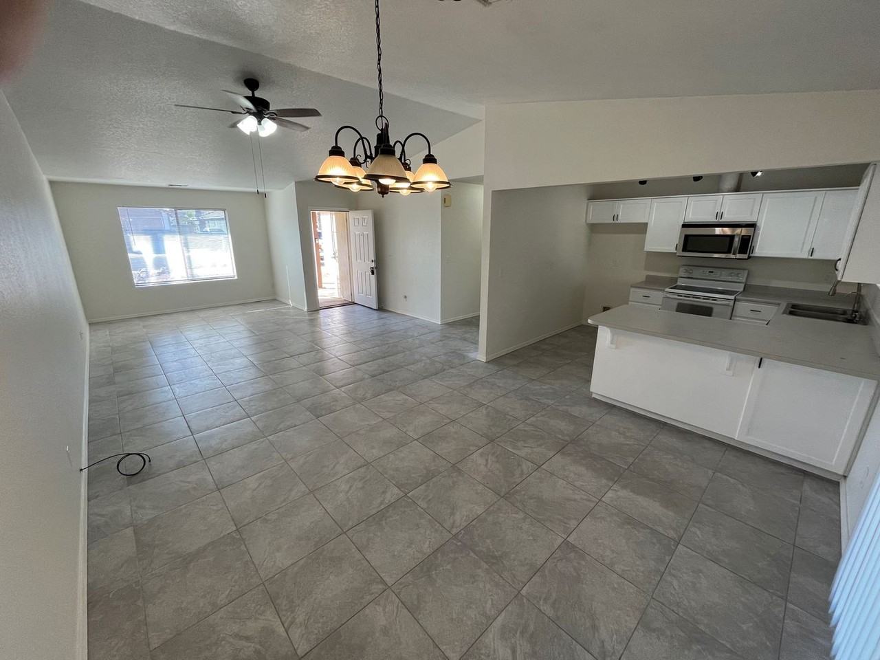 1621 Ash Ave - Photo 5 of 25
